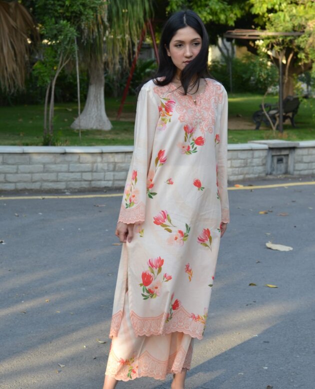 Shahnoor, The Enchantress (Long)